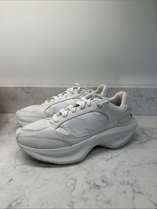 New Balance Shoes - New Balance Women's White Chunky Dad Sneakers